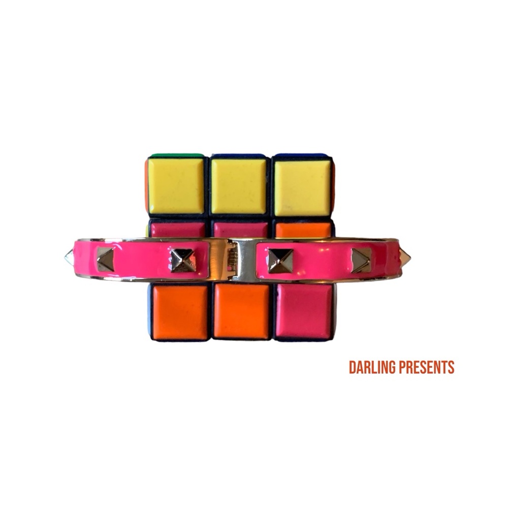 Acrylic Gold Stud Hinge Bracelet Women Color Pink - Picture 4 of 6
